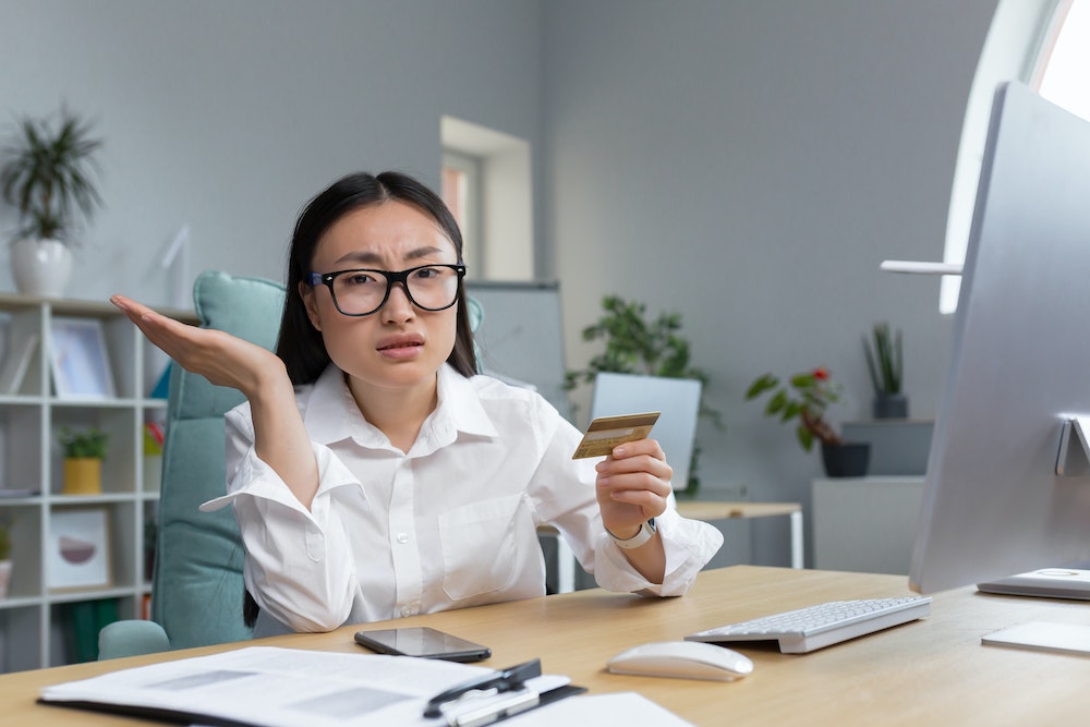 Victime d'escroquerie : Comment réagir et se protéger efficacement ?