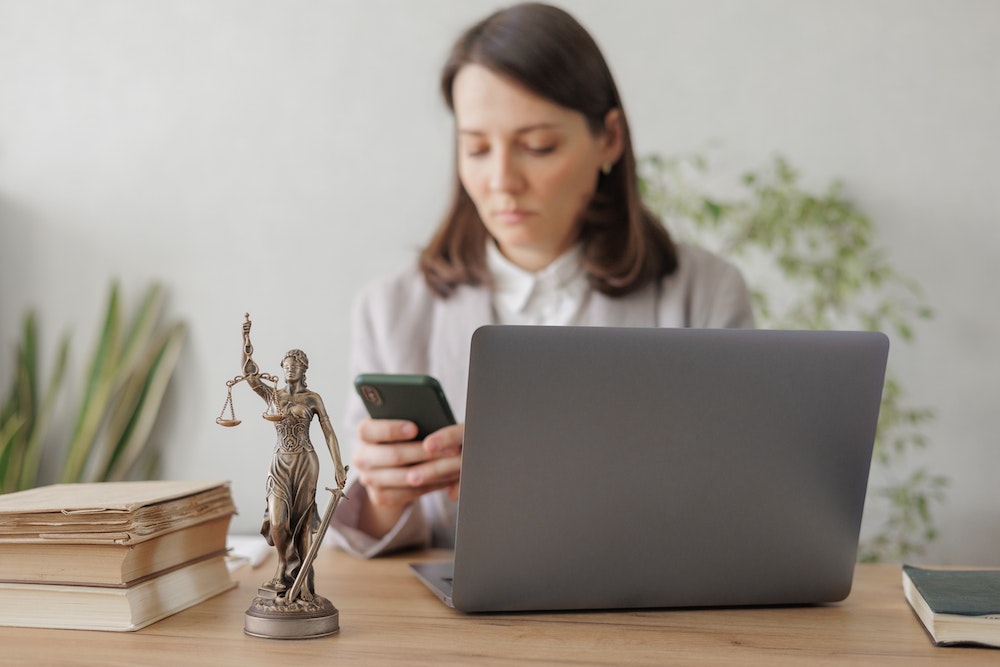 Les aspects juridiques essentiels à connaître lors de la reprise d'une entreprise