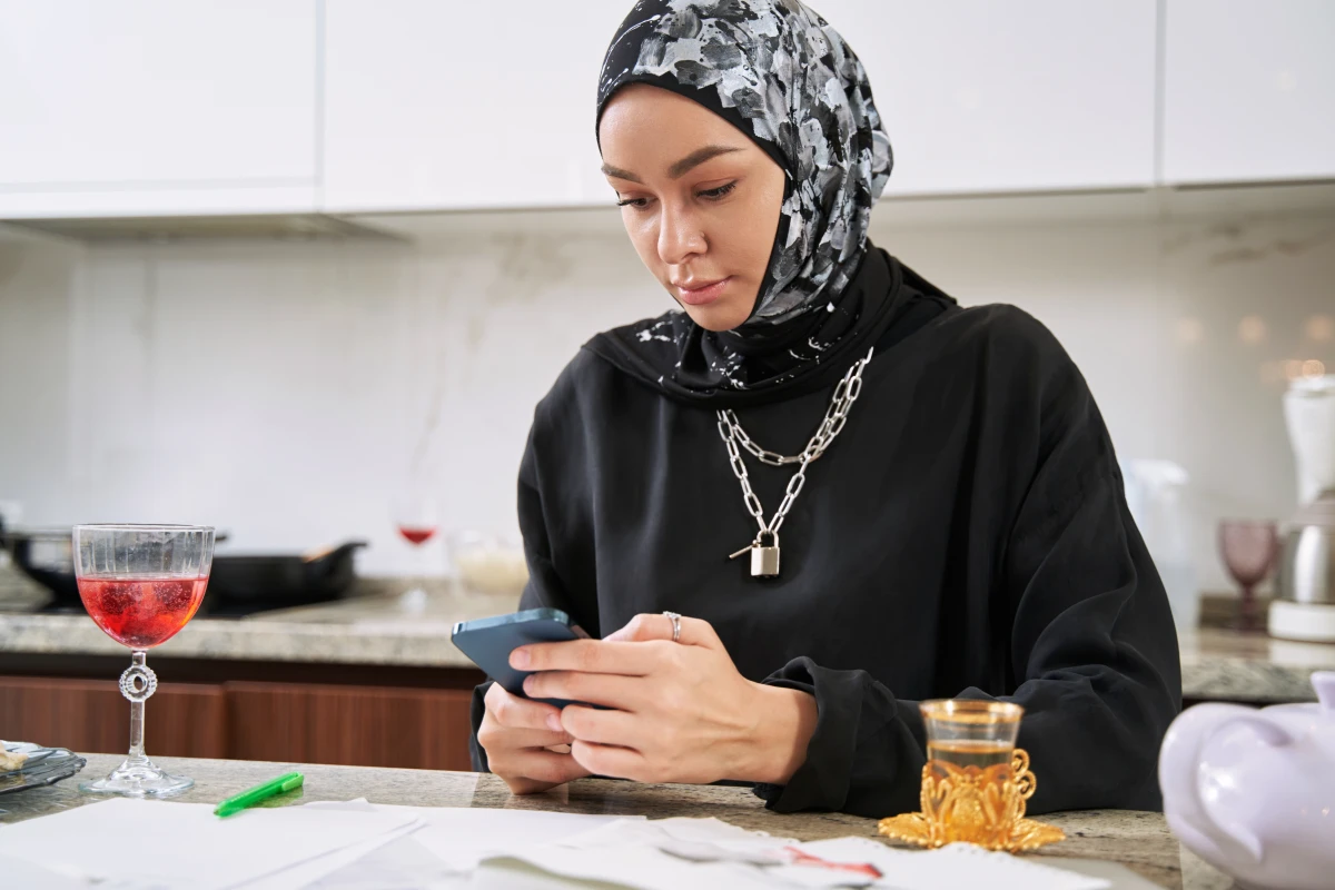Lutte contre la fraude dans les courses en ligne : les mesures légales en place