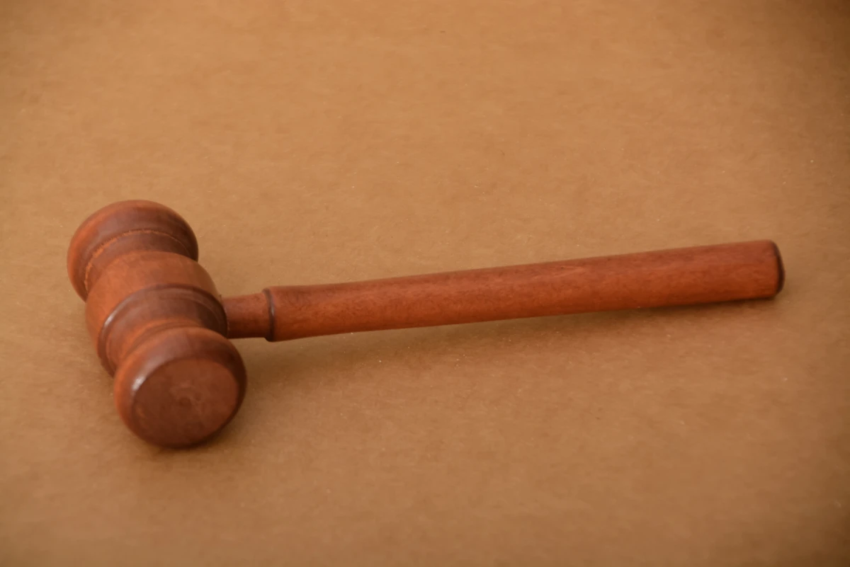 L'action en justice : comprendre les étapes et les enjeux pour défendre vos droits