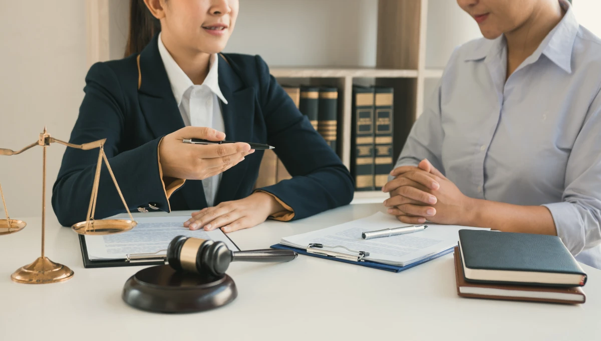 Comment porter plainte contre une curatelle ou une tutelle : conseils et procédures