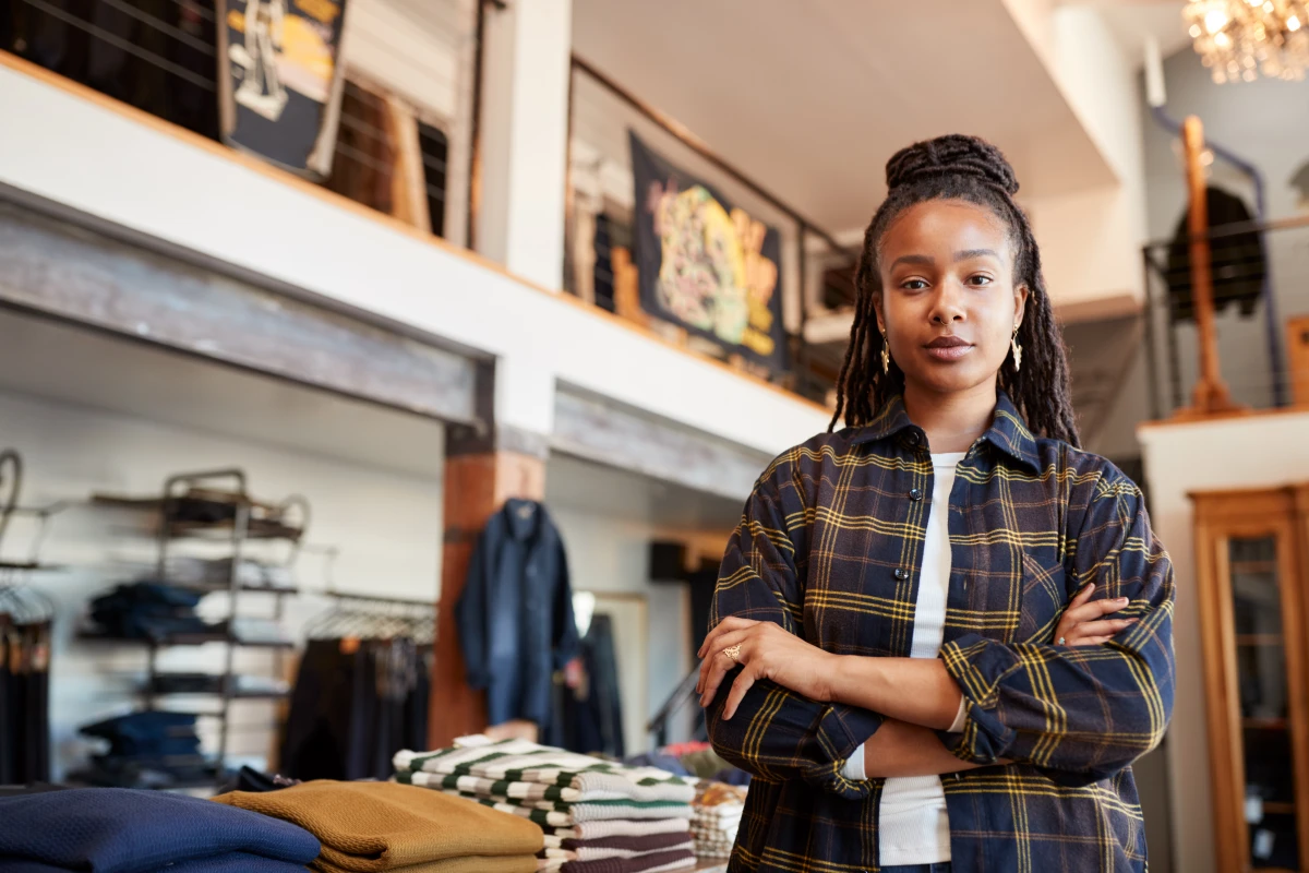 La gestion des marques dans les franchises de mode de prêt-à-porter : Enjeux juridiques et stratégiques
