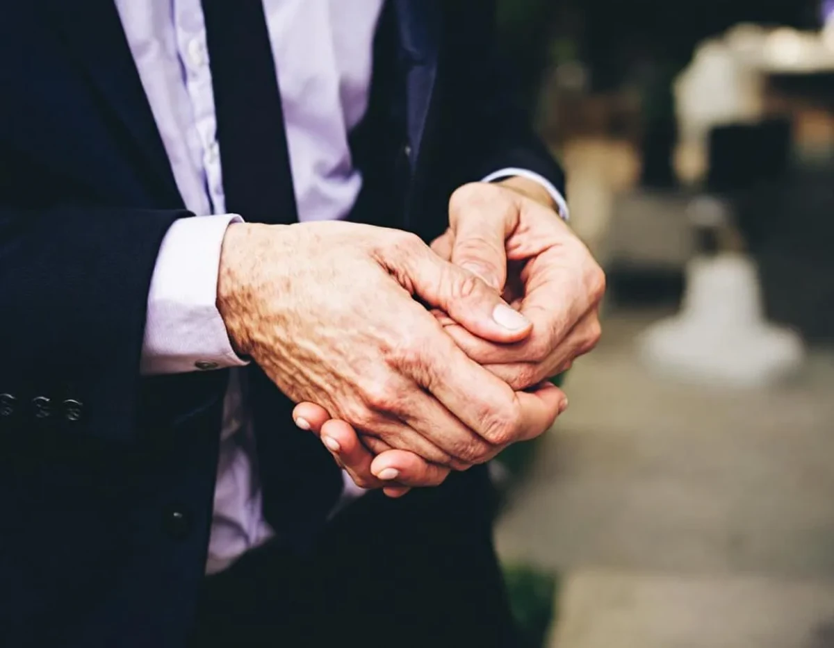 Le refus du notaire de signer un contrat d'assurance vie : enjeux, conséquences et solutions