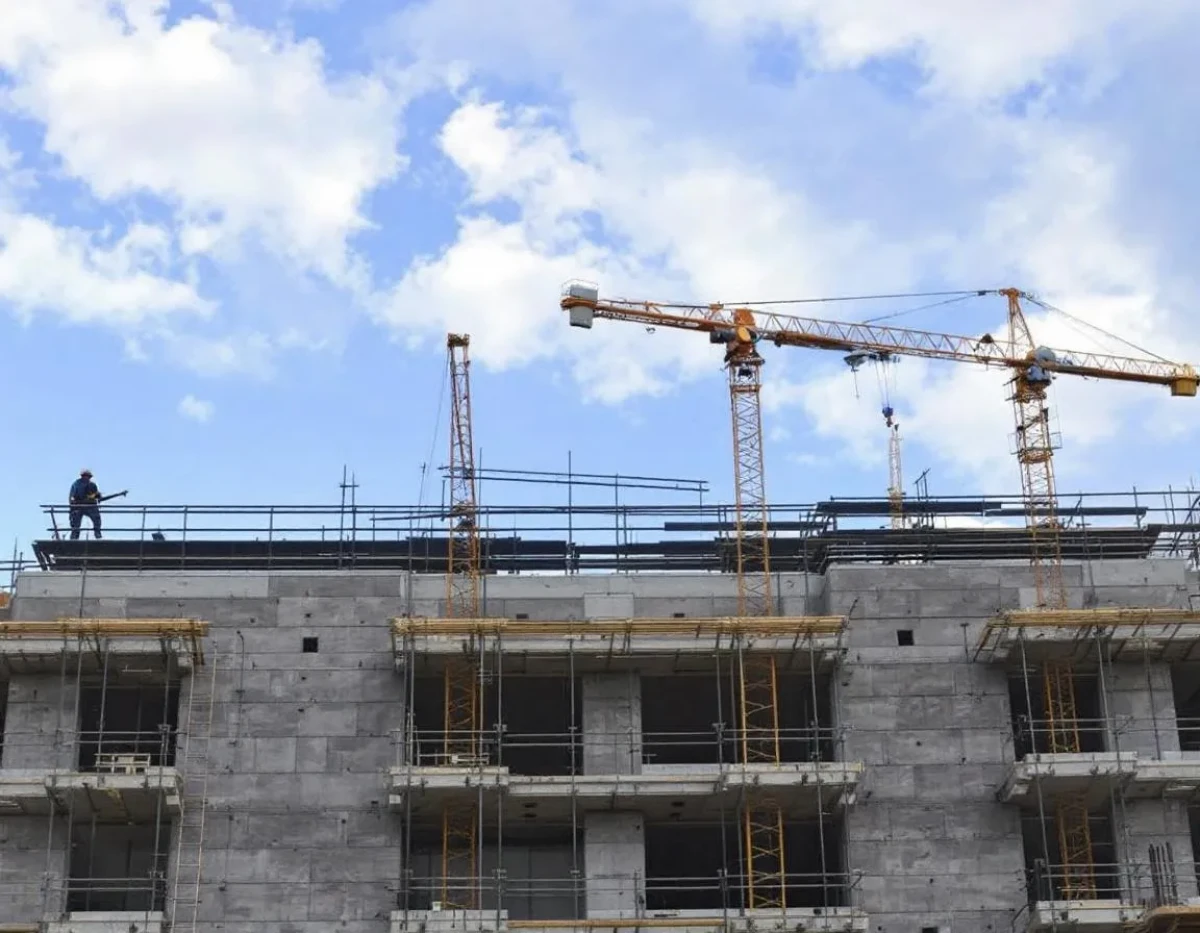 Naviguez les Complexités du Droit de la Construction : Conseils Pratiques et Erreurs à Éviter en 2025